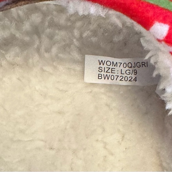 Dr.Seuss Women’s Grinch Fleece Lined Slippers - Picture 3 of 4